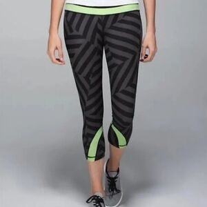 NWT Lululemon Seawheeze Run Inspire Crop ii, Which way sway black soot, Size 4